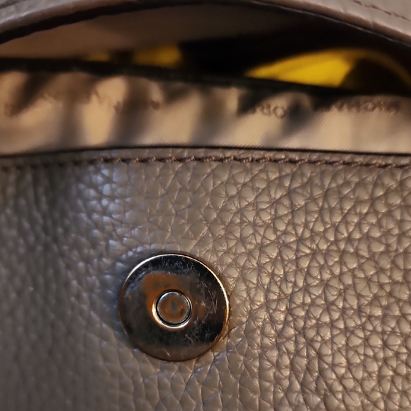 Michael Michael Kors Jet Set Chain Leather Tote. - Picture 12 of 16